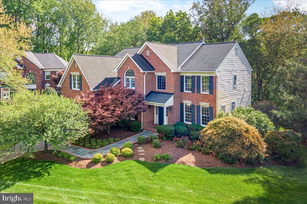 4 DEER TRAIL COURT