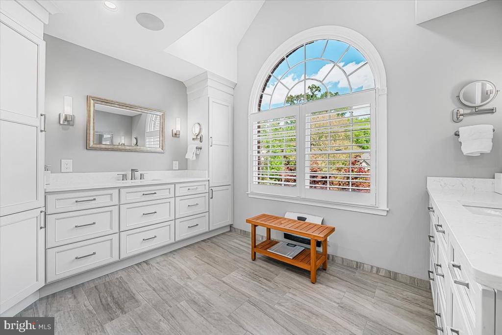 4 DEER TRAIL COURT