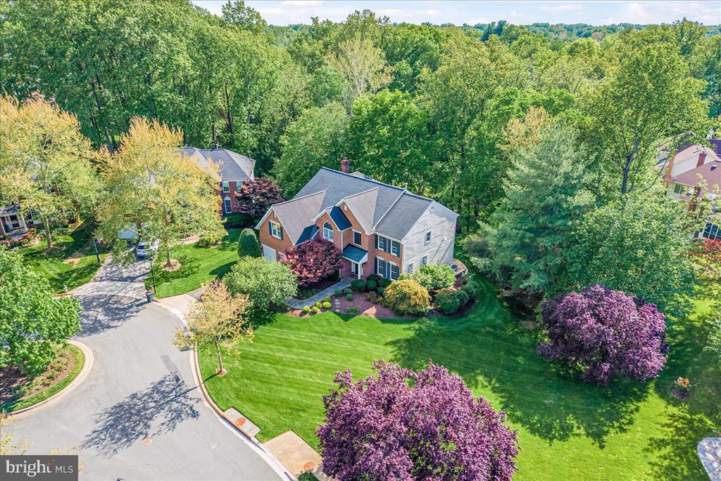 4 DEER TRAIL COURT