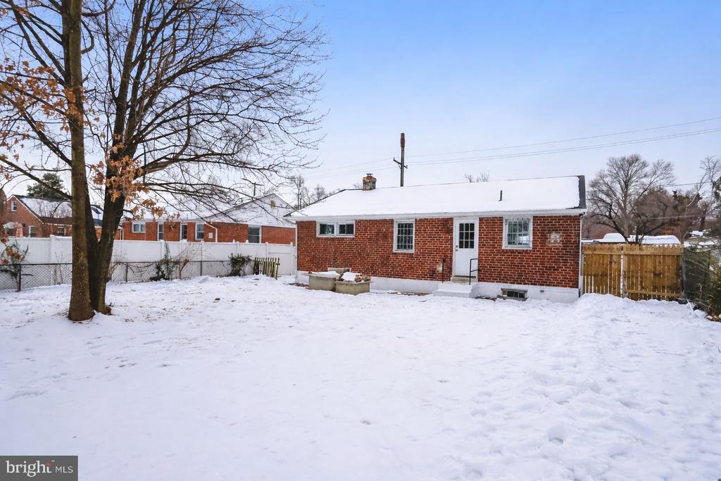 2204 FORDHAM STREET
