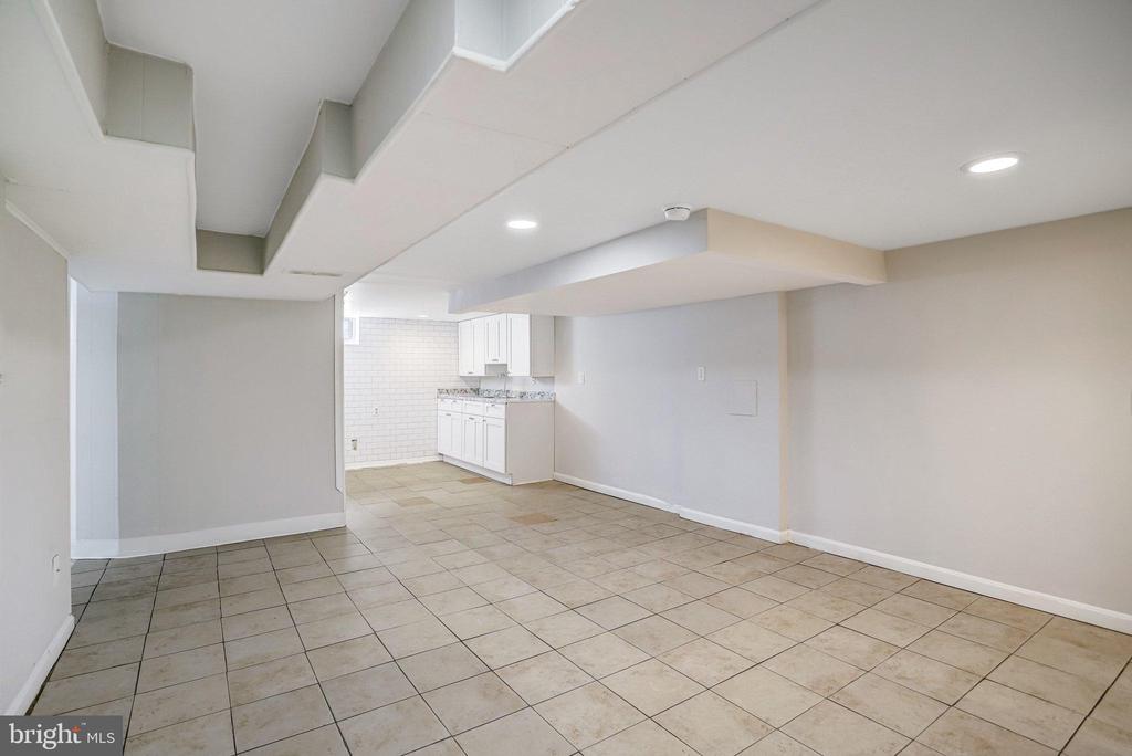 2204 FORDHAM STREET