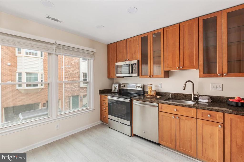 1802 9TH STREET E S
