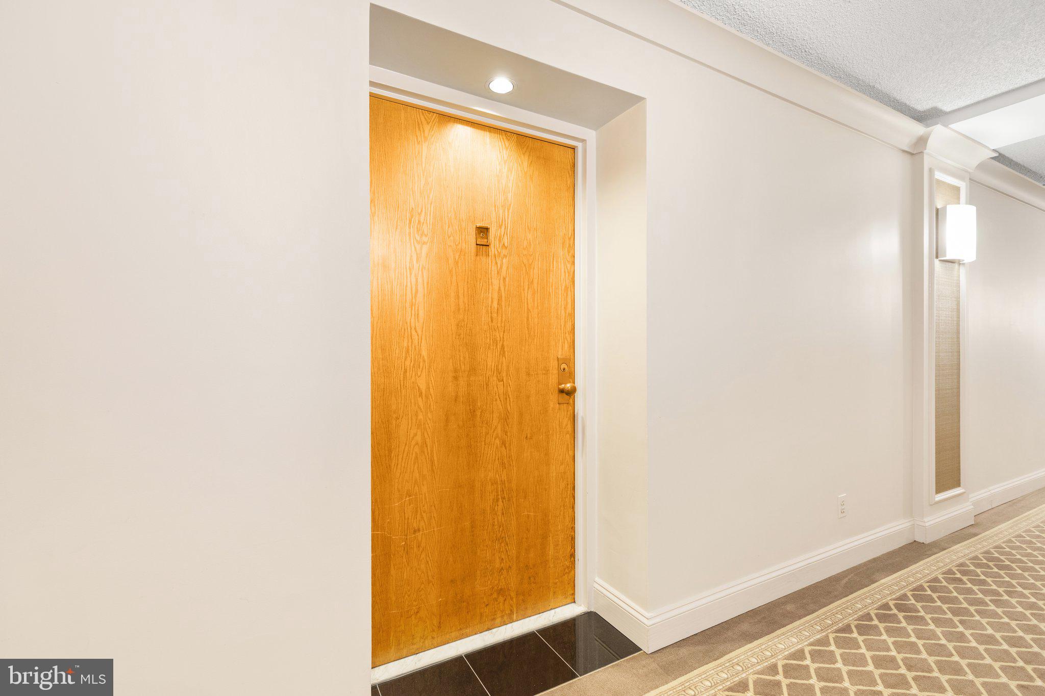 1800 Old Meadow ROAD Unit: 910