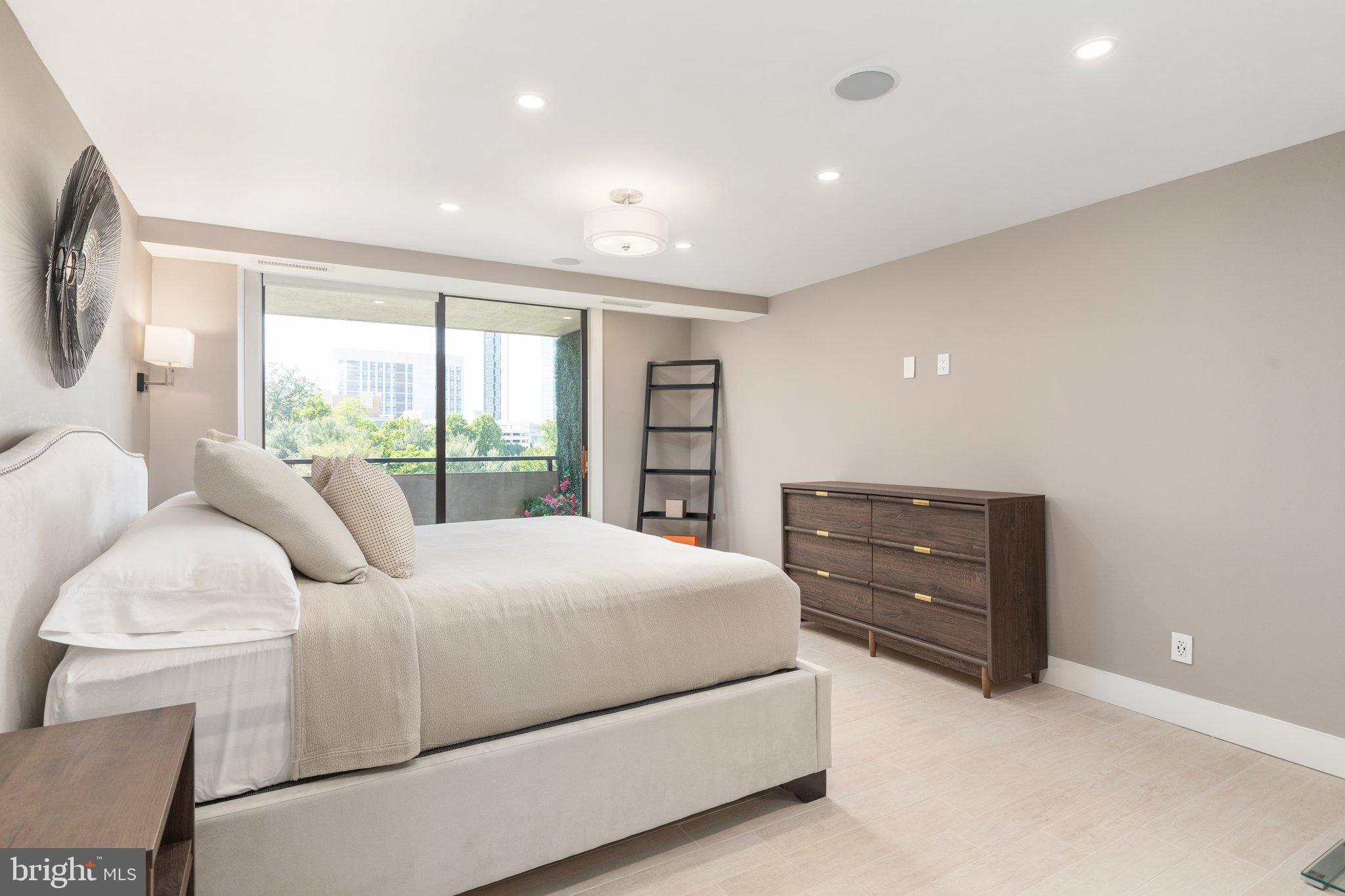 1800 Old Meadow ROAD Unit: 910