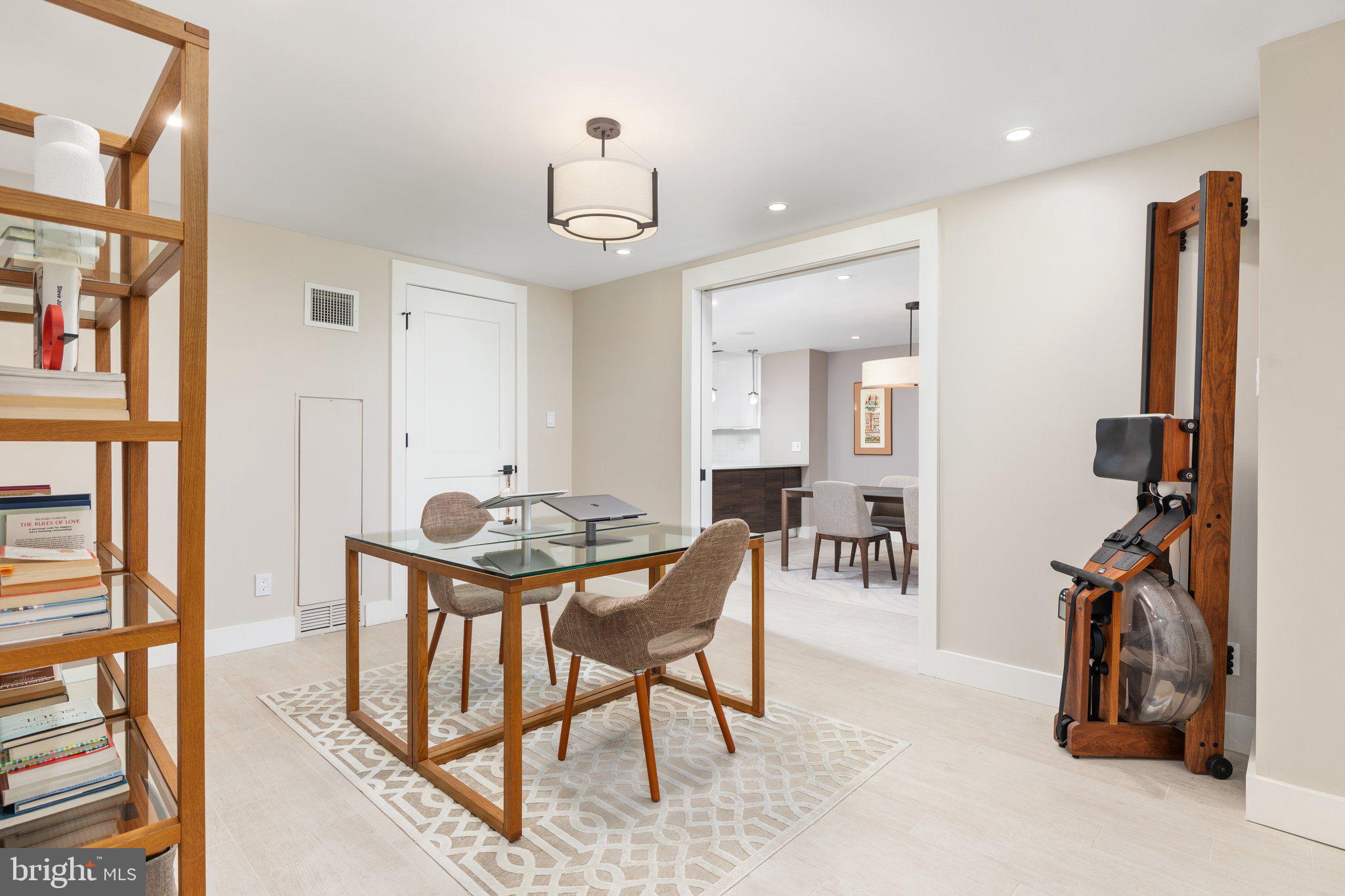 1800 Old Meadow ROAD Unit: 910