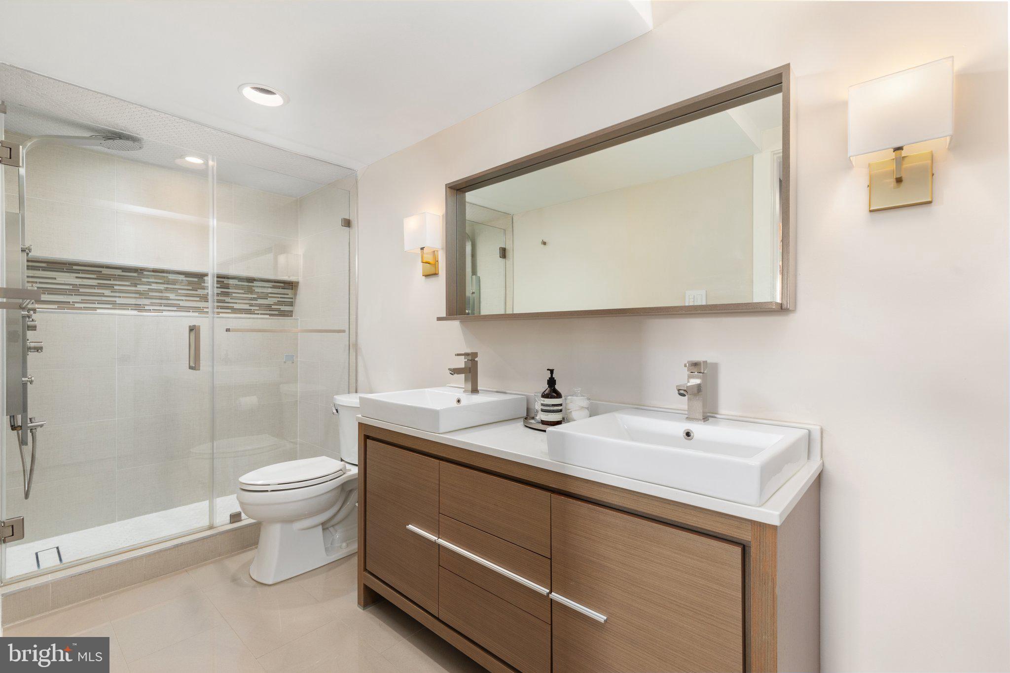 1800 Old Meadow ROAD Unit: 910