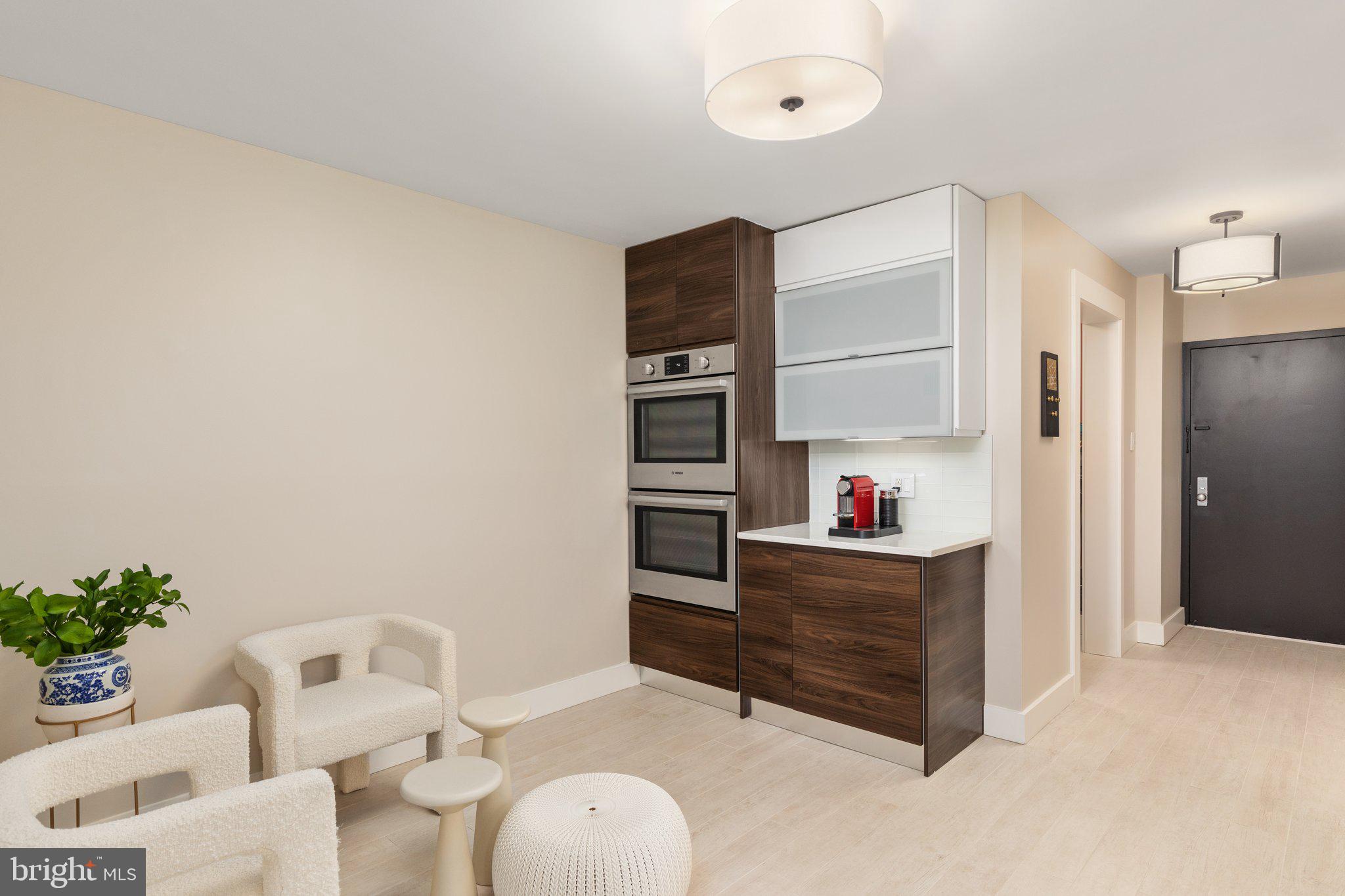 1800 Old Meadow ROAD Unit: 910