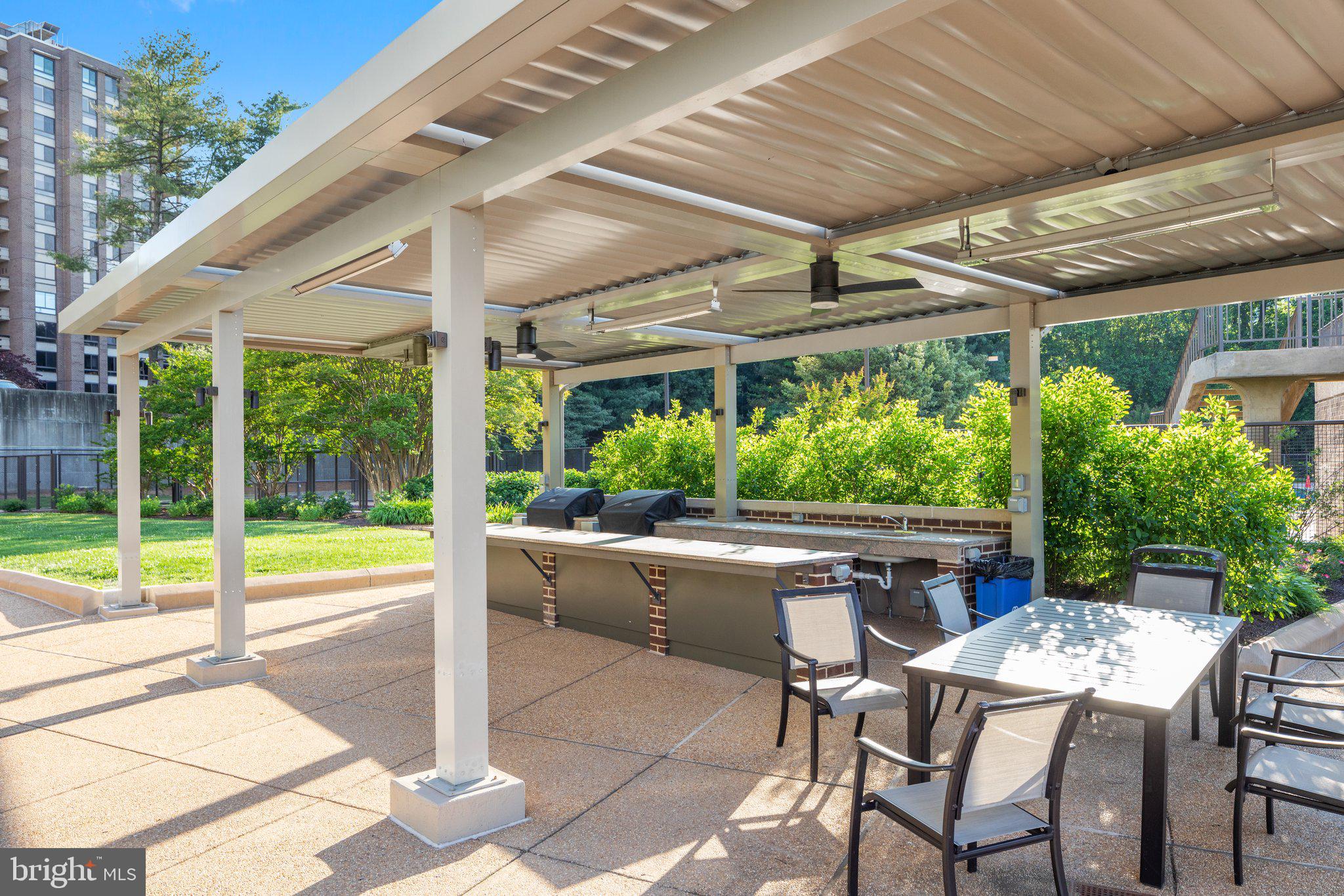 1800 Old Meadow ROAD Unit: 910