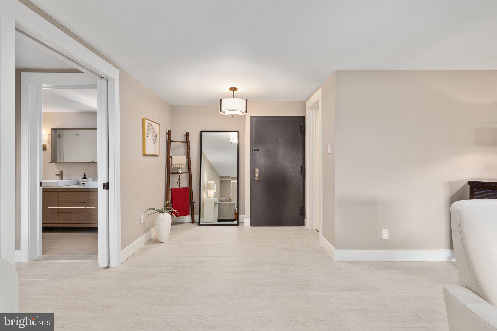 1800 Old Meadow ROAD Unit: 910