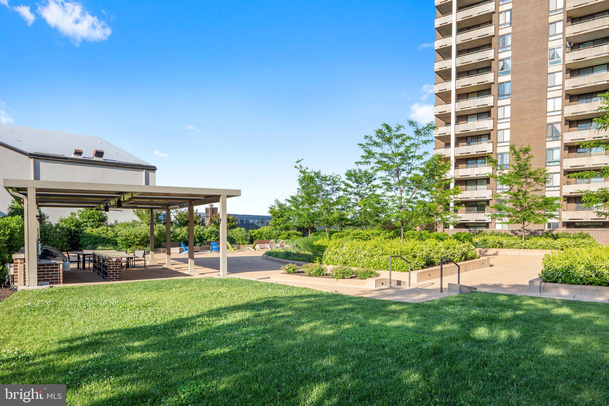 1800 Old Meadow ROAD Unit: 910