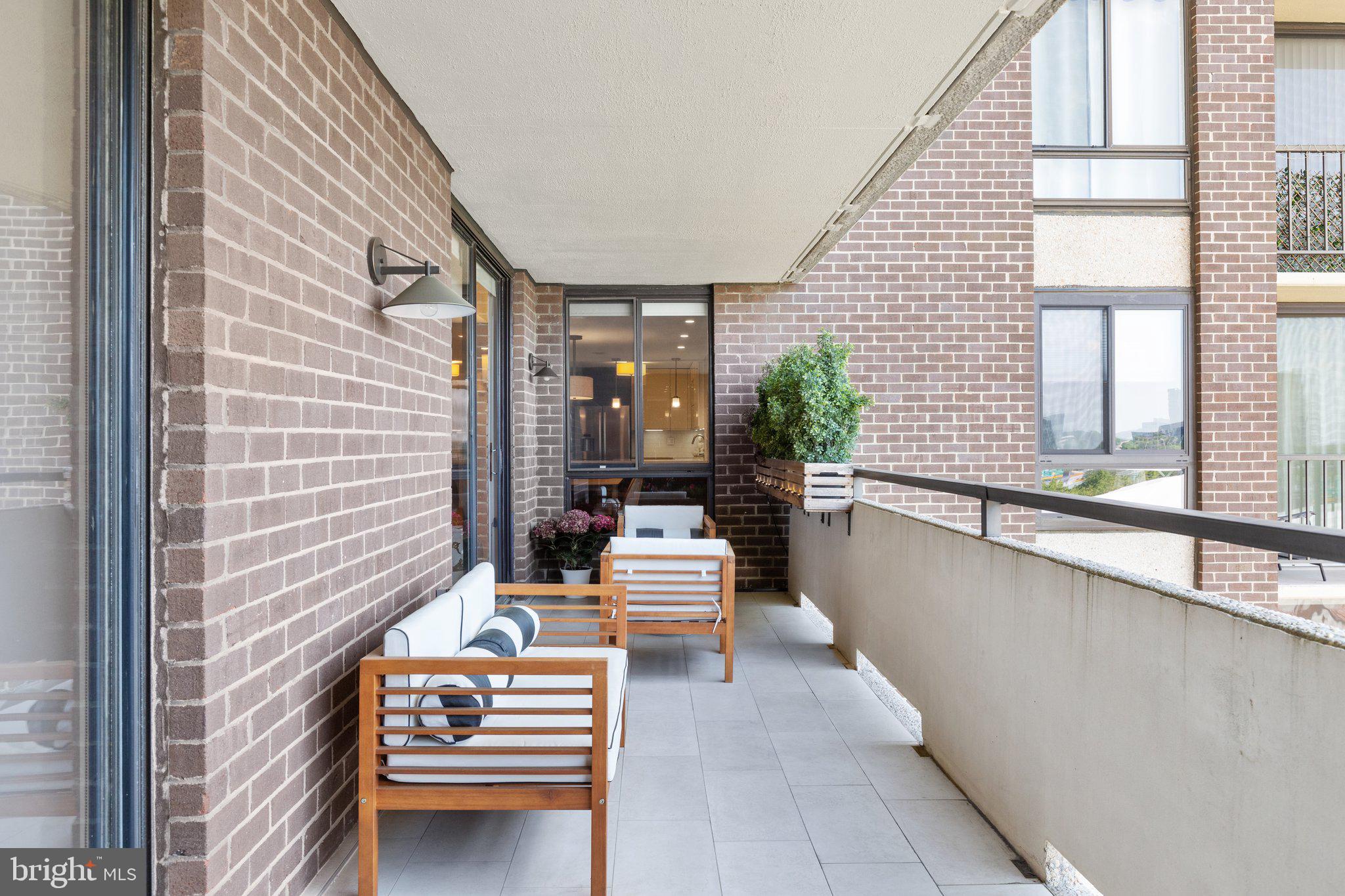 1800 Old Meadow ROAD Unit: 910