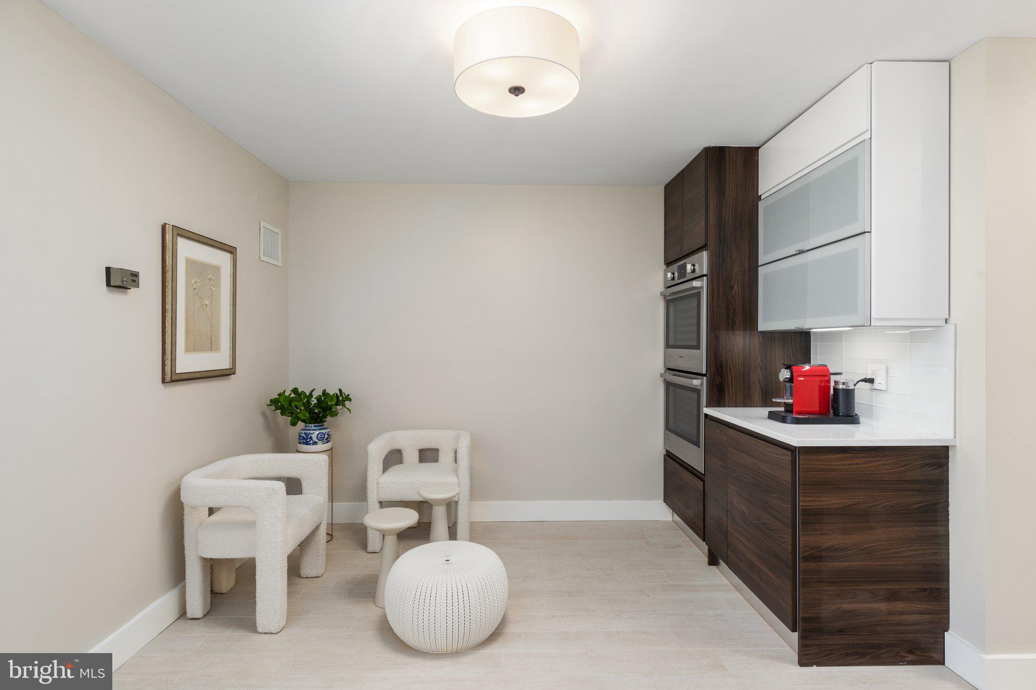 1800 Old Meadow ROAD Unit: 910