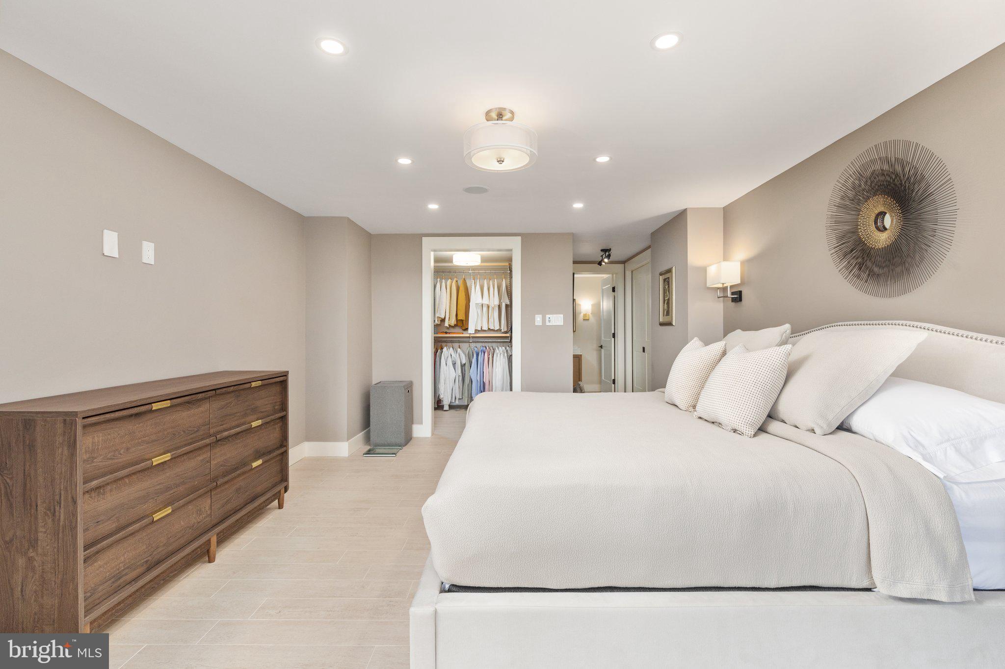 1800 Old Meadow ROAD Unit: 910