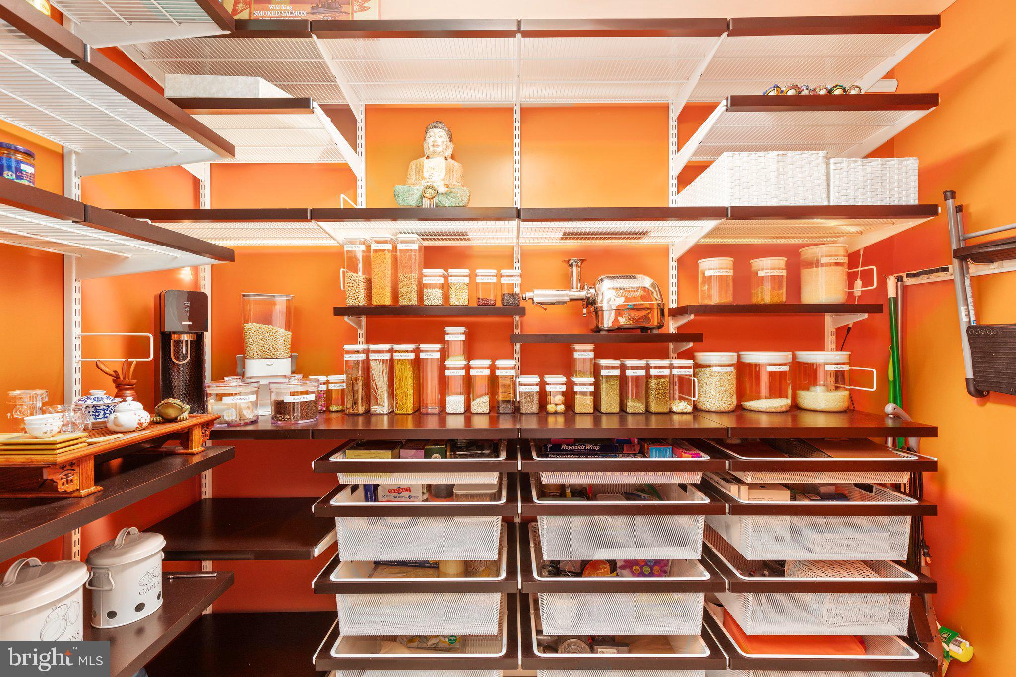 1800 Old Meadow ROAD Unit: 910