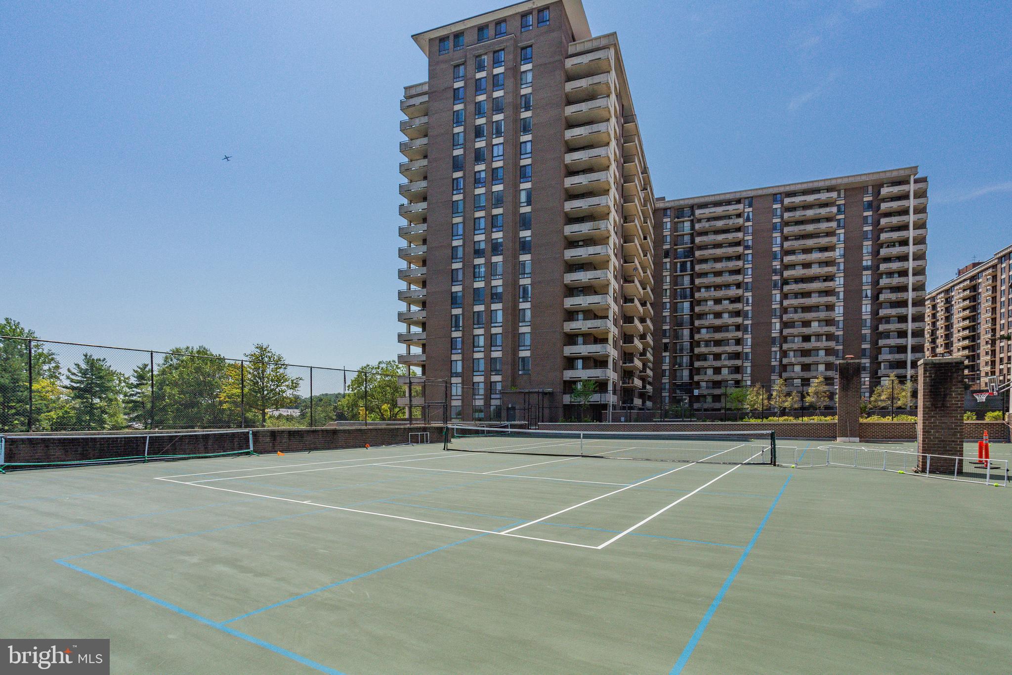 1800 Old Meadow ROAD Unit: 910