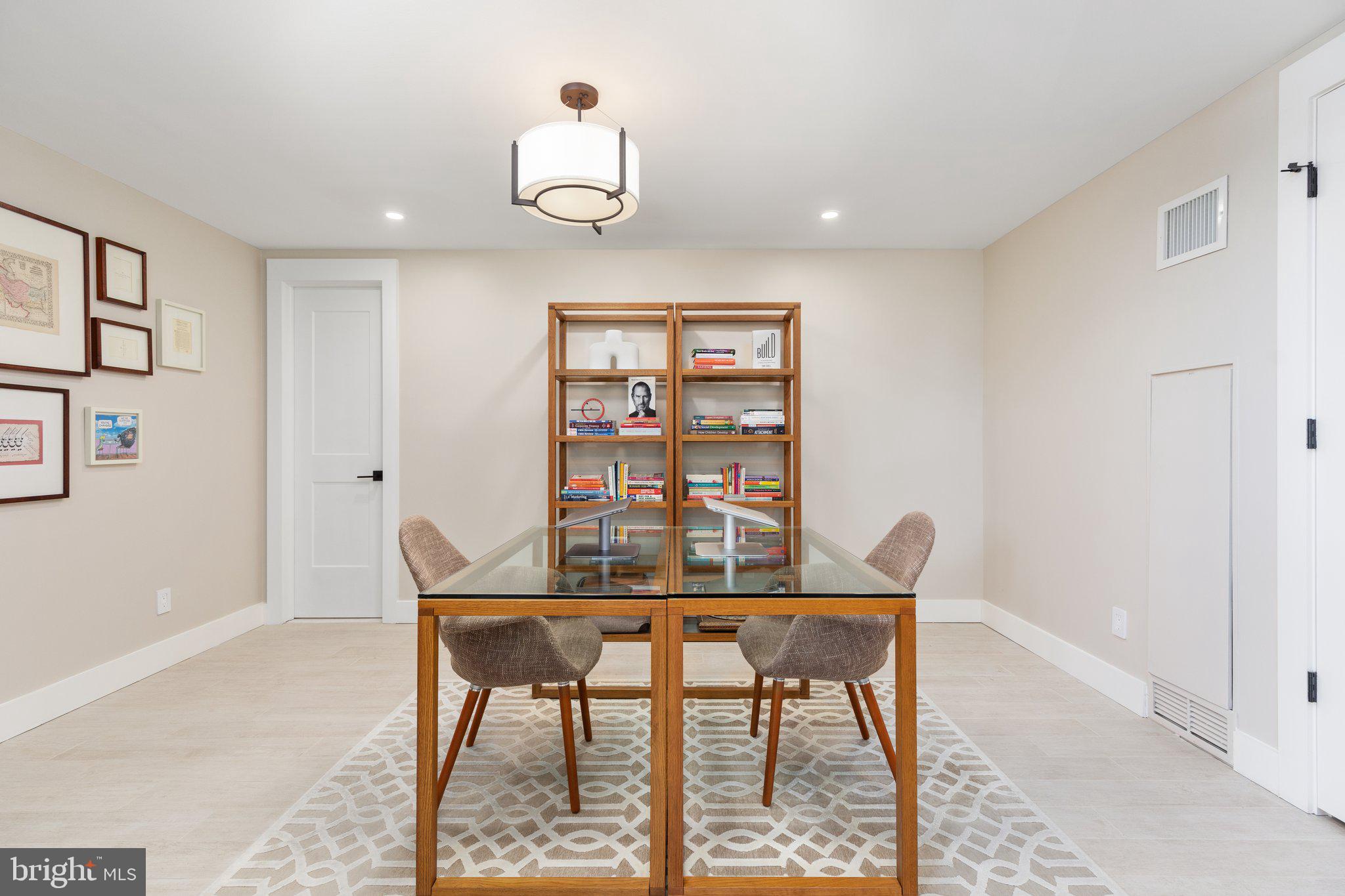 1800 Old Meadow ROAD Unit: 910