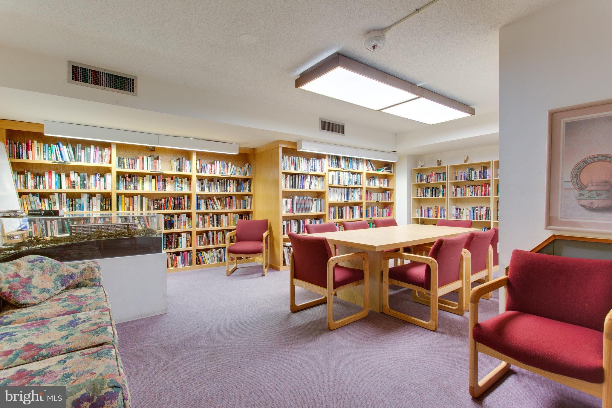 1800 Old Meadow ROAD Unit: 910