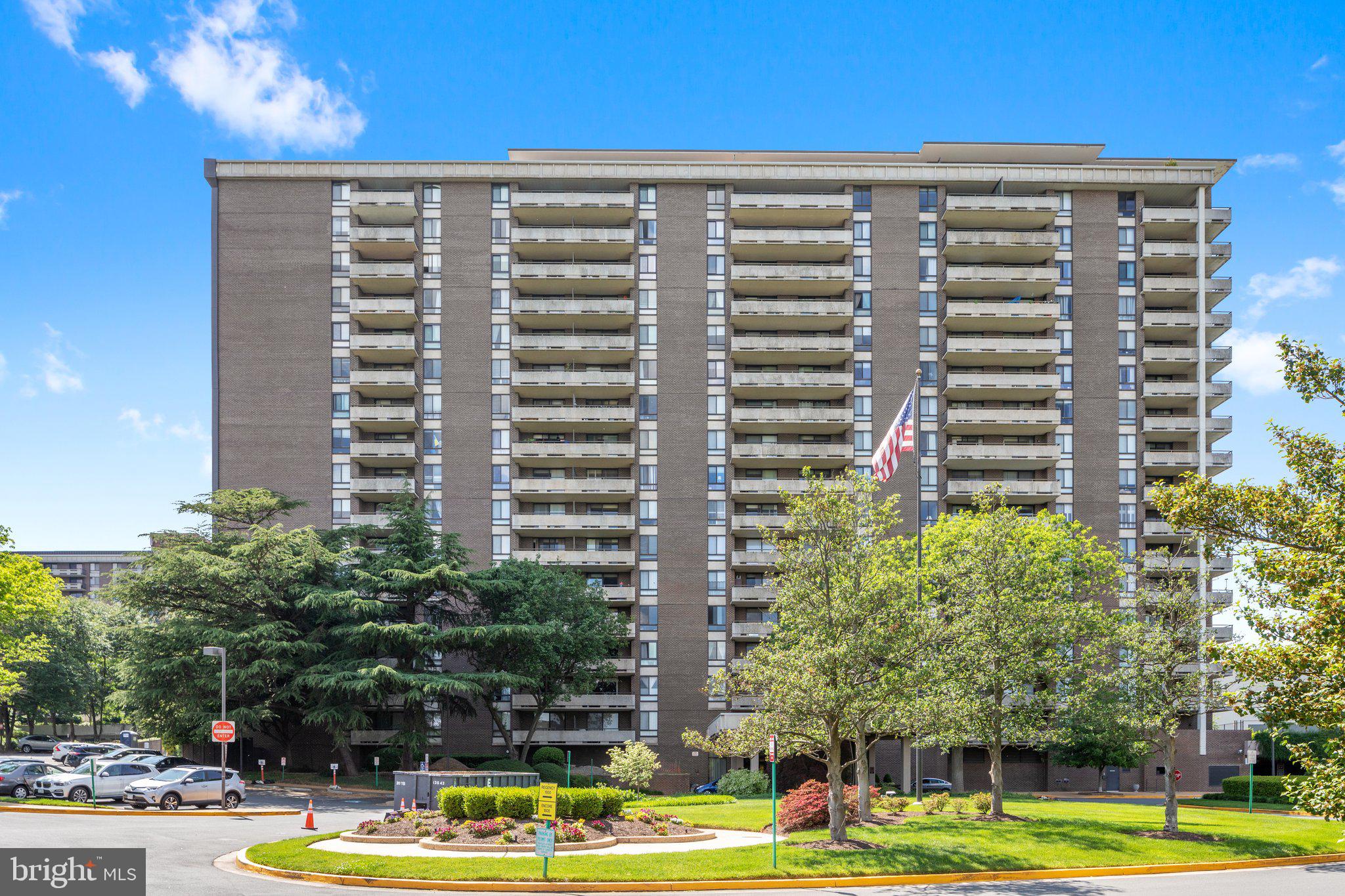1800 Old Meadow ROAD Unit: 910