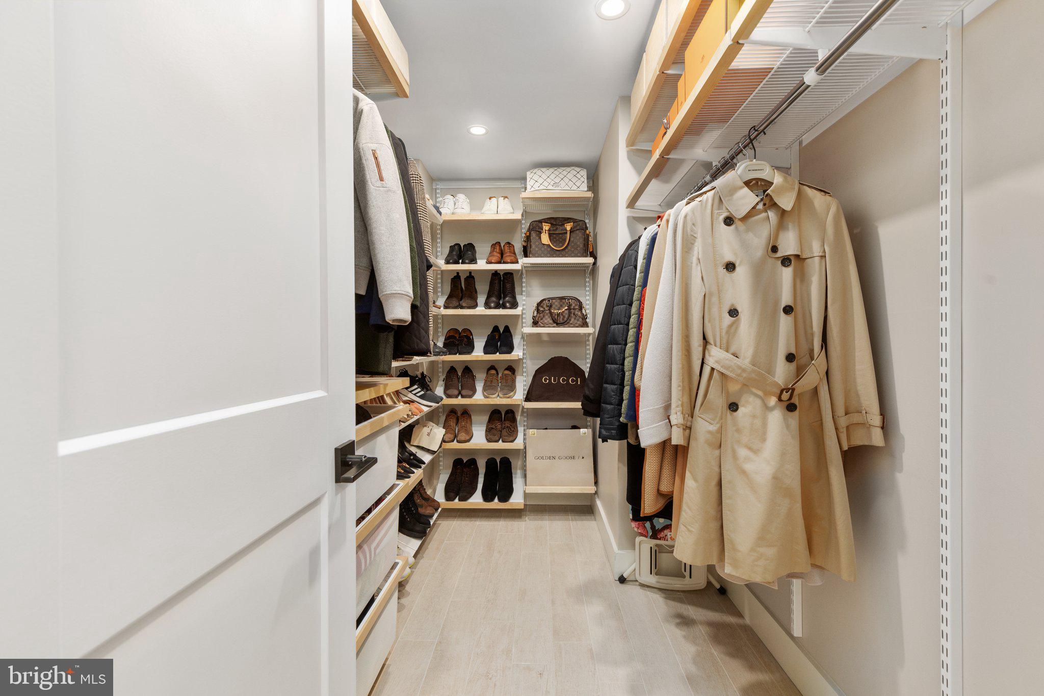 1800 Old Meadow ROAD Unit: 910