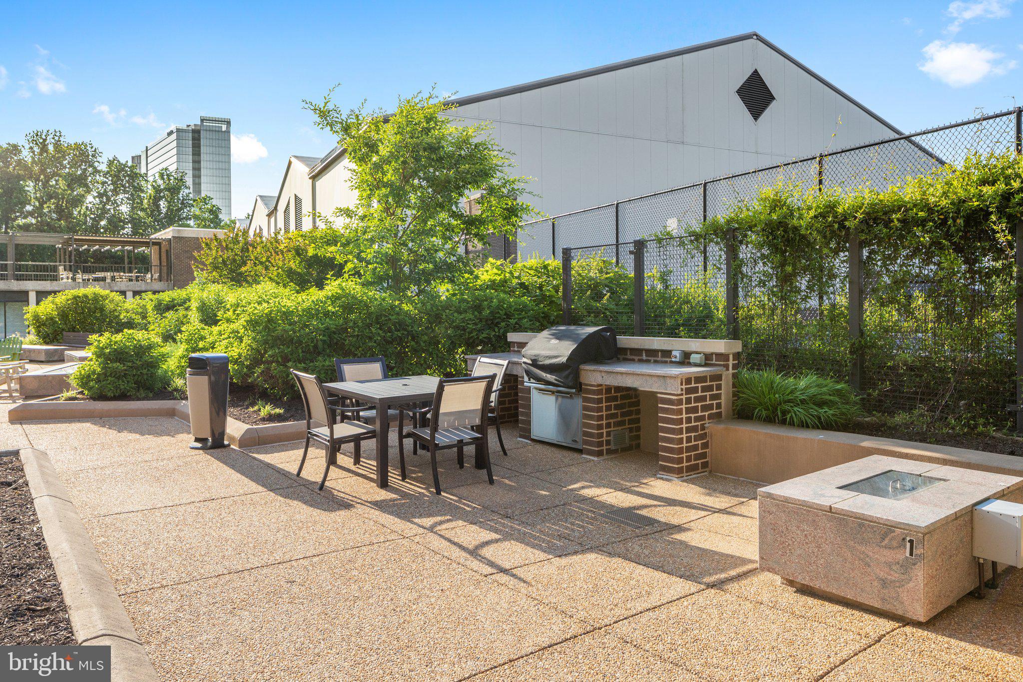 1800 Old Meadow ROAD Unit: 910