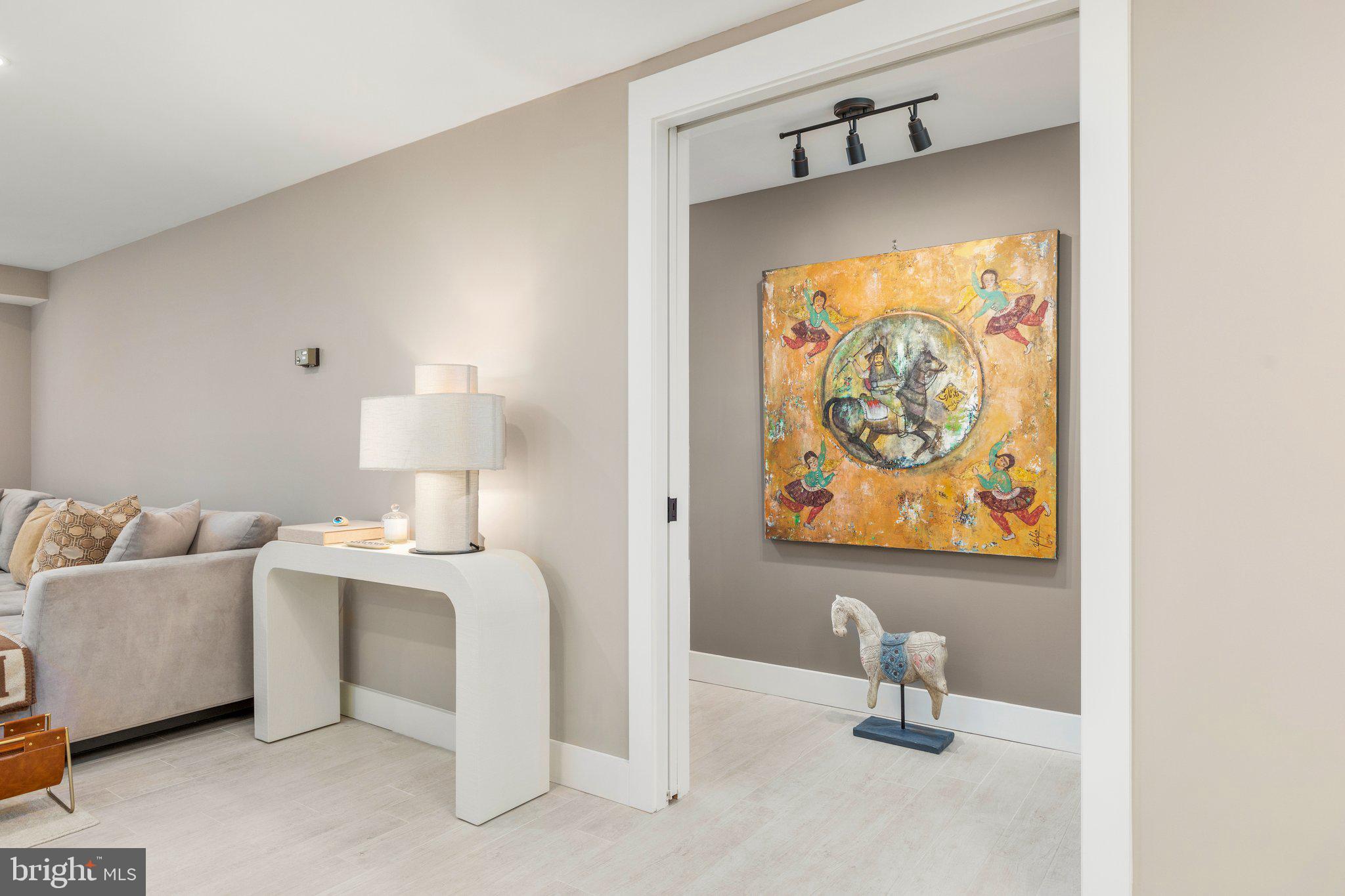 1800 Old Meadow ROAD Unit: 910