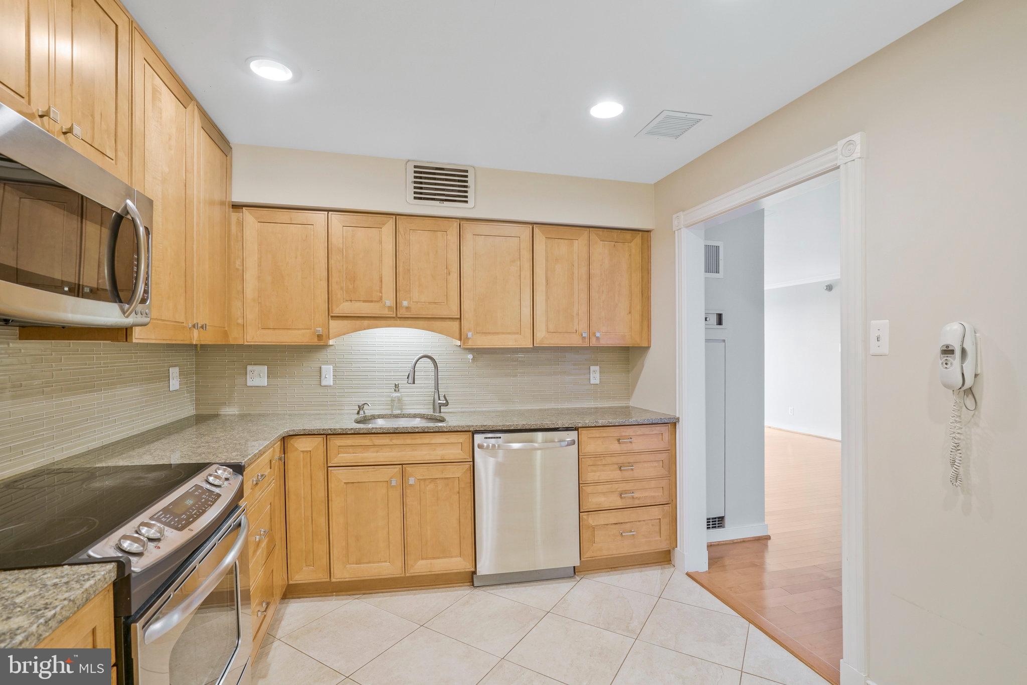 1800 Old Meadow ROAD Unit: 1720