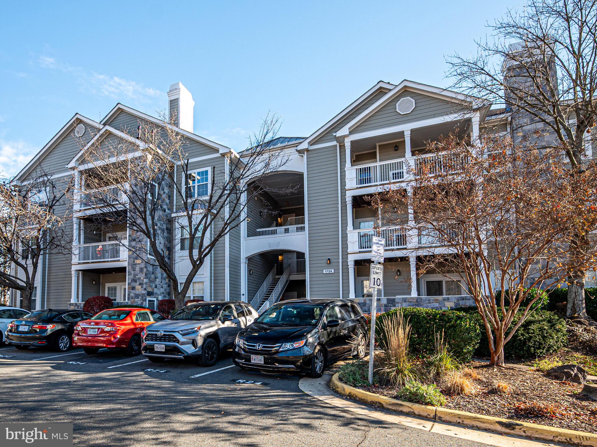 1724 Lake Shore Crest Drive Unit: 14