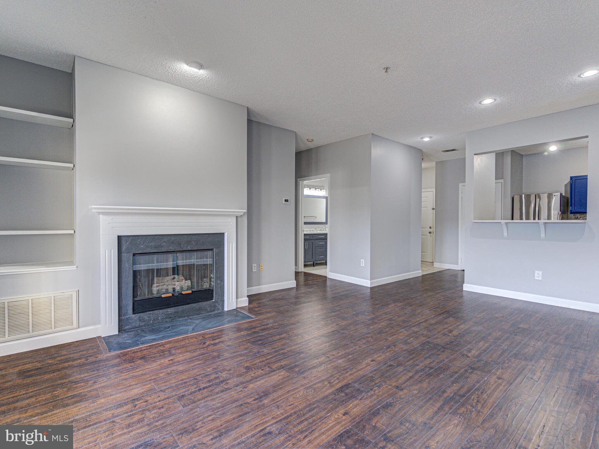 1724 Lake Shore Crest Drive Unit: 14