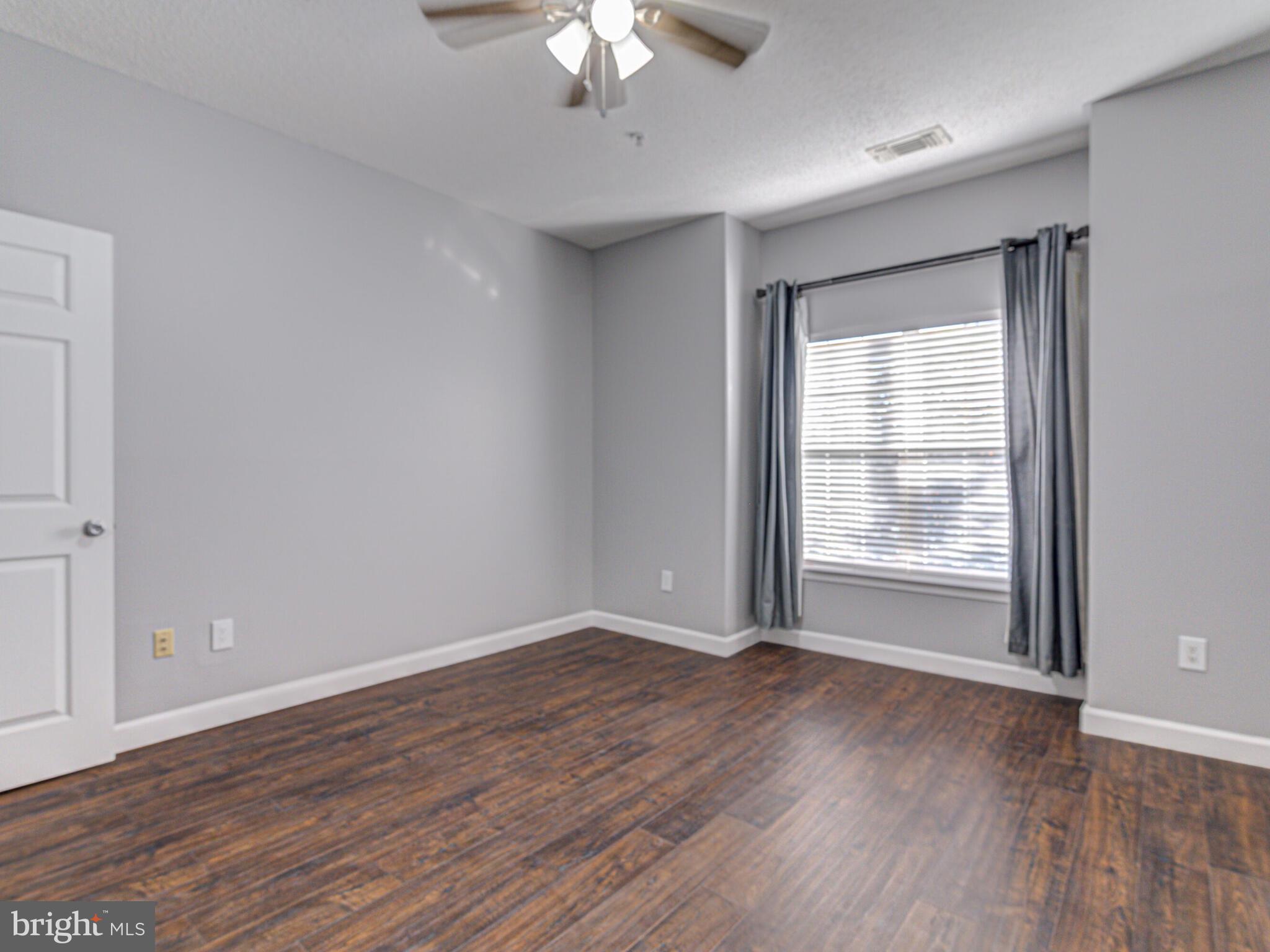 1724 Lake Shore Crest Drive Unit: 14