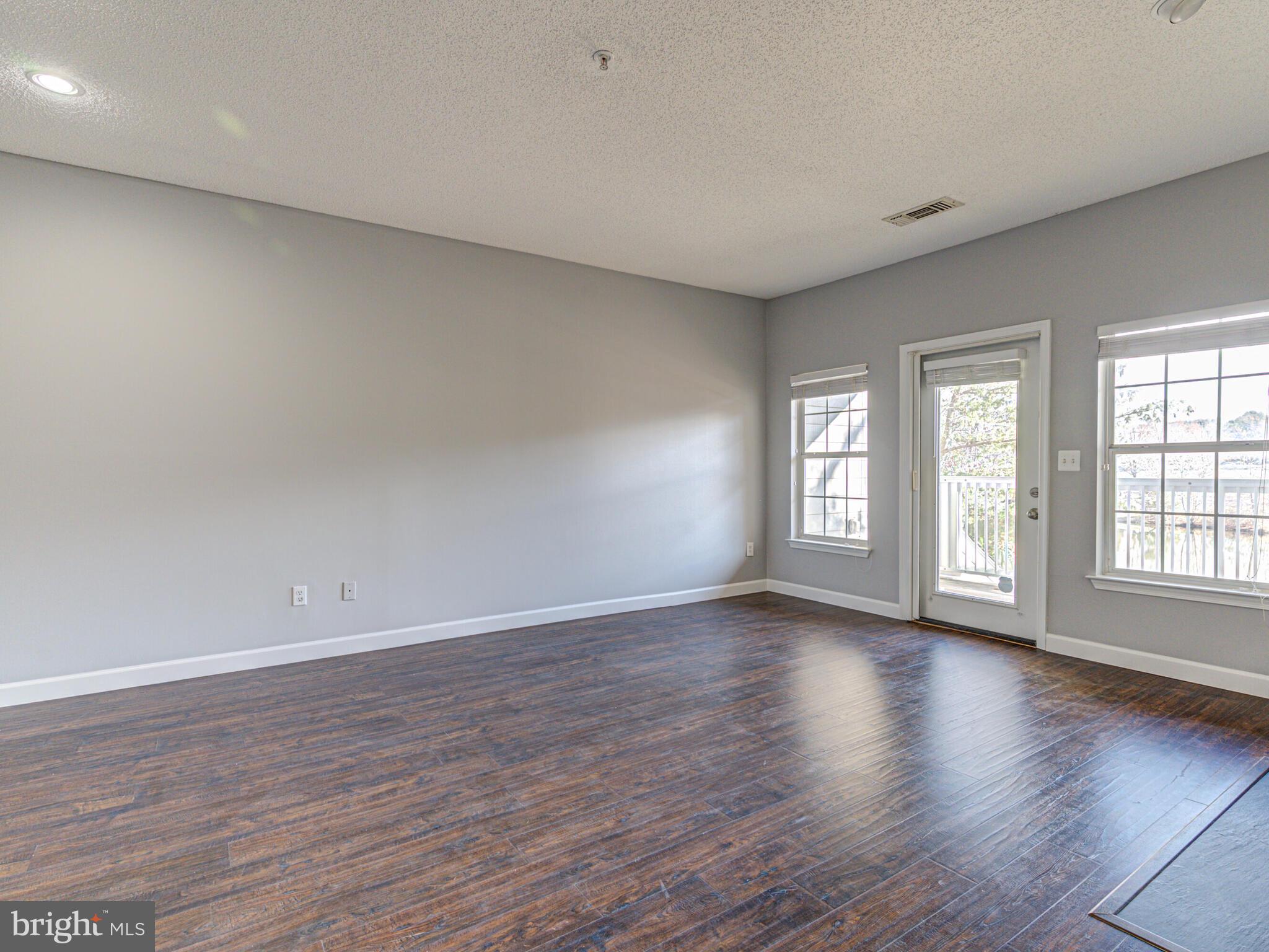 1724 Lake Shore Crest Drive Unit: 14