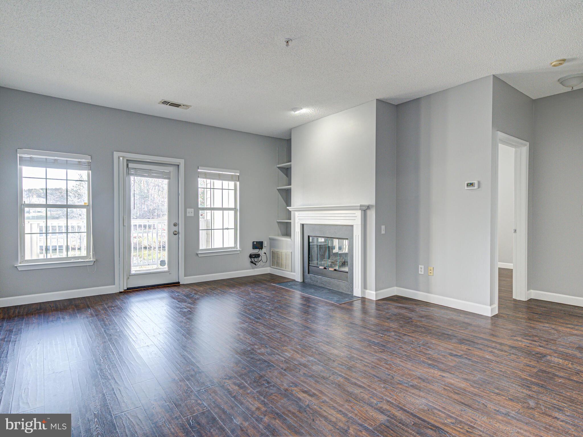 1724 Lake Shore Crest Drive Unit: 14