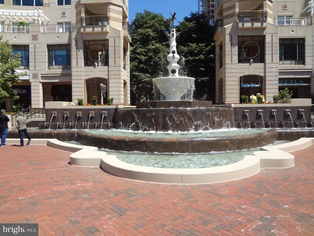 12413 ENGLISH GARDEN COURT