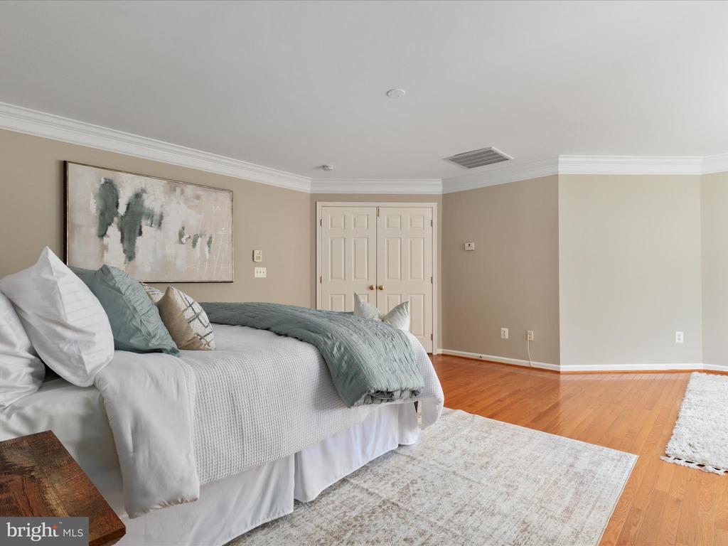 3781 Penderwood Dr