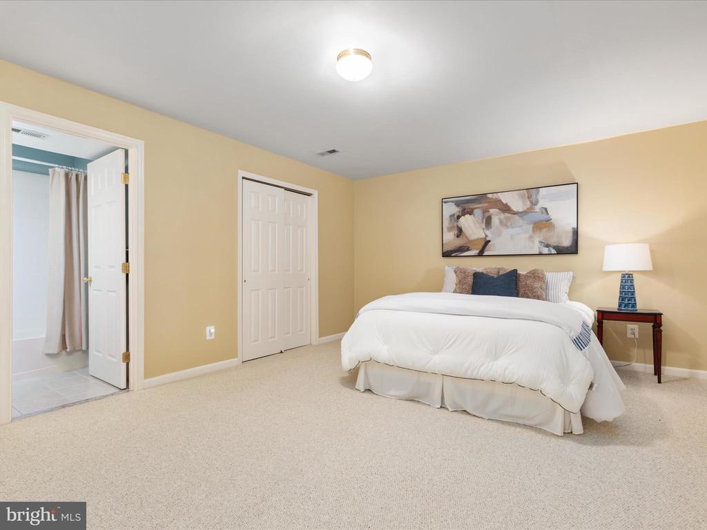 3781 Penderwood Dr