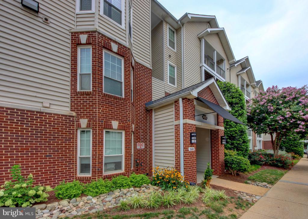 1600 SPRING GATE DRIVE 2406