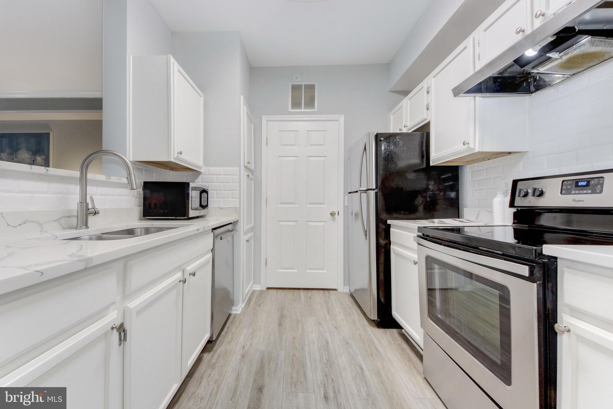 1600 SPRING GATE DRIVE 2406