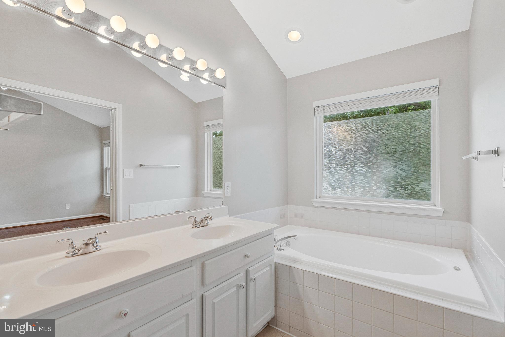 2504 WOODROW WILSON DRIVE