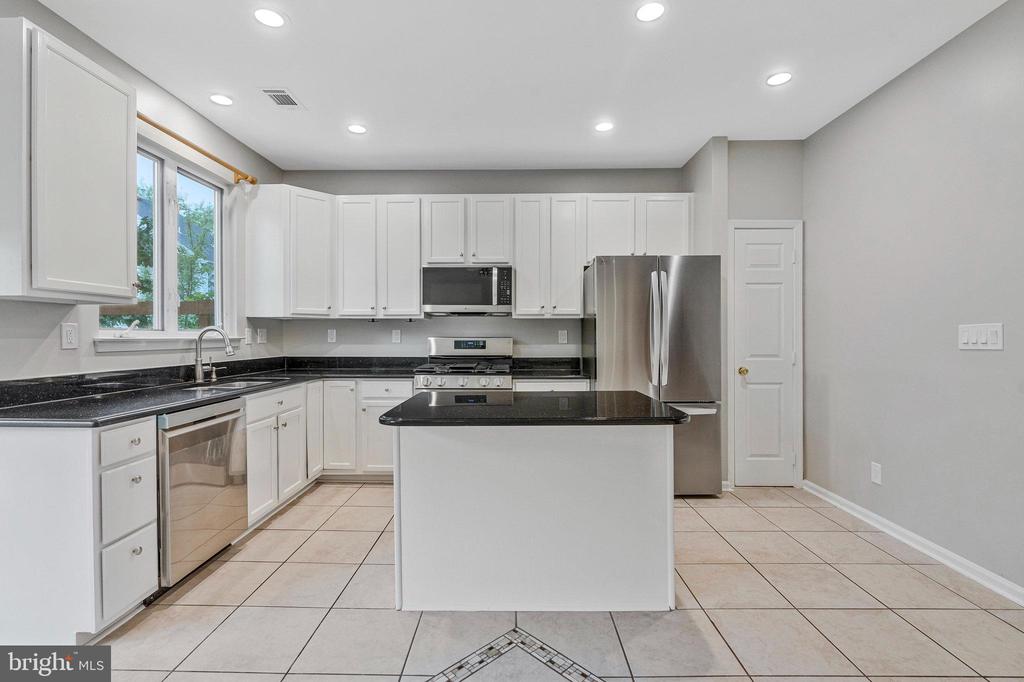 2504 WOODROW WILSON DRIVE