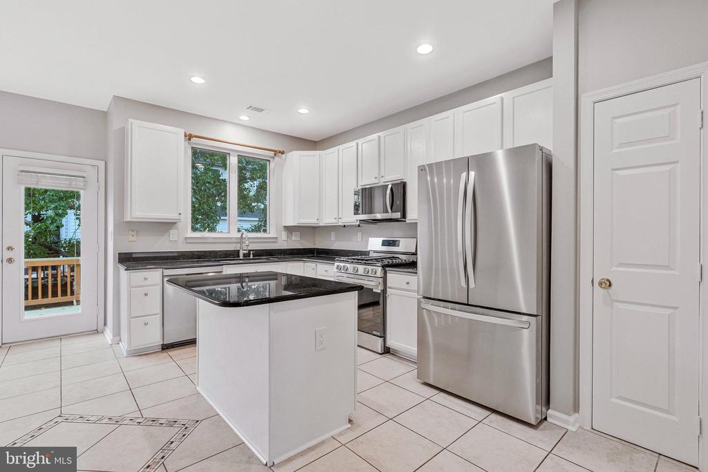 2504 WOODROW WILSON DRIVE