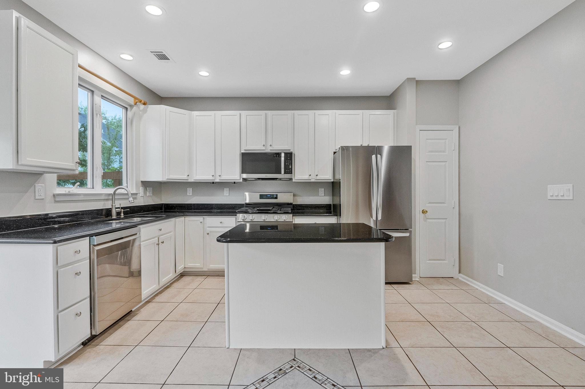2504 WOODROW WILSON DRIVE