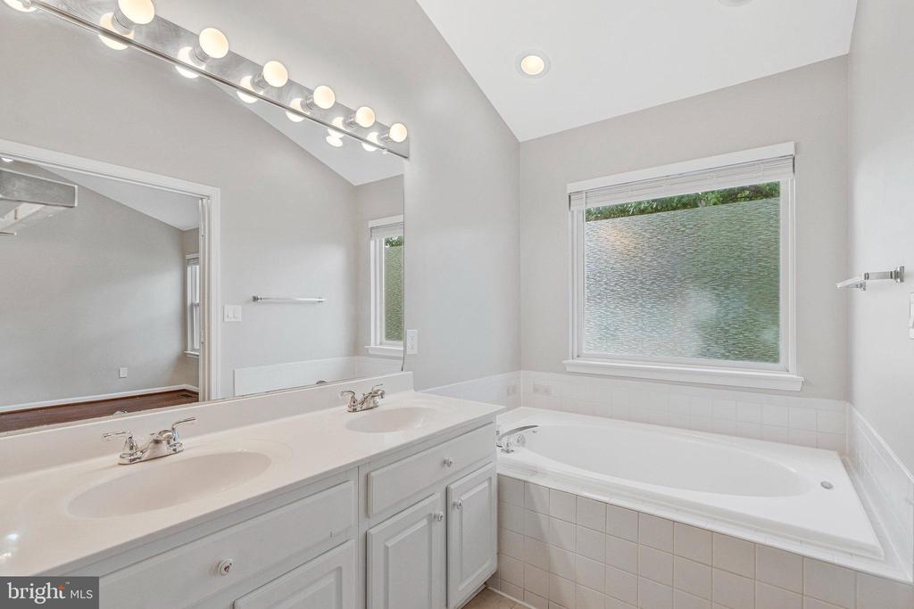 2504 WOODROW WILSON DRIVE