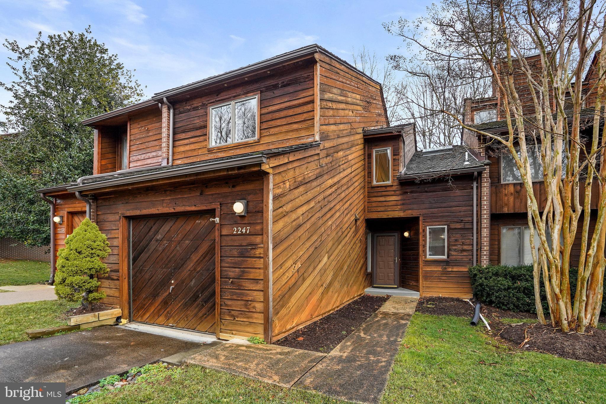 2247 CEDAR COVE COURT