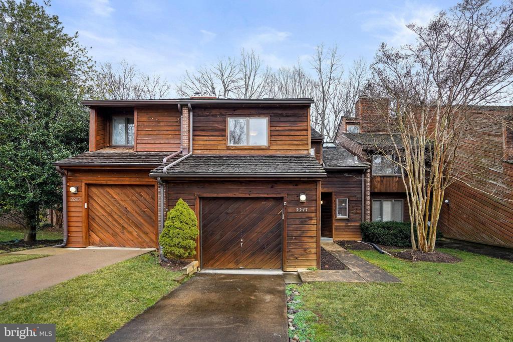 2247 CEDAR COVE COURT