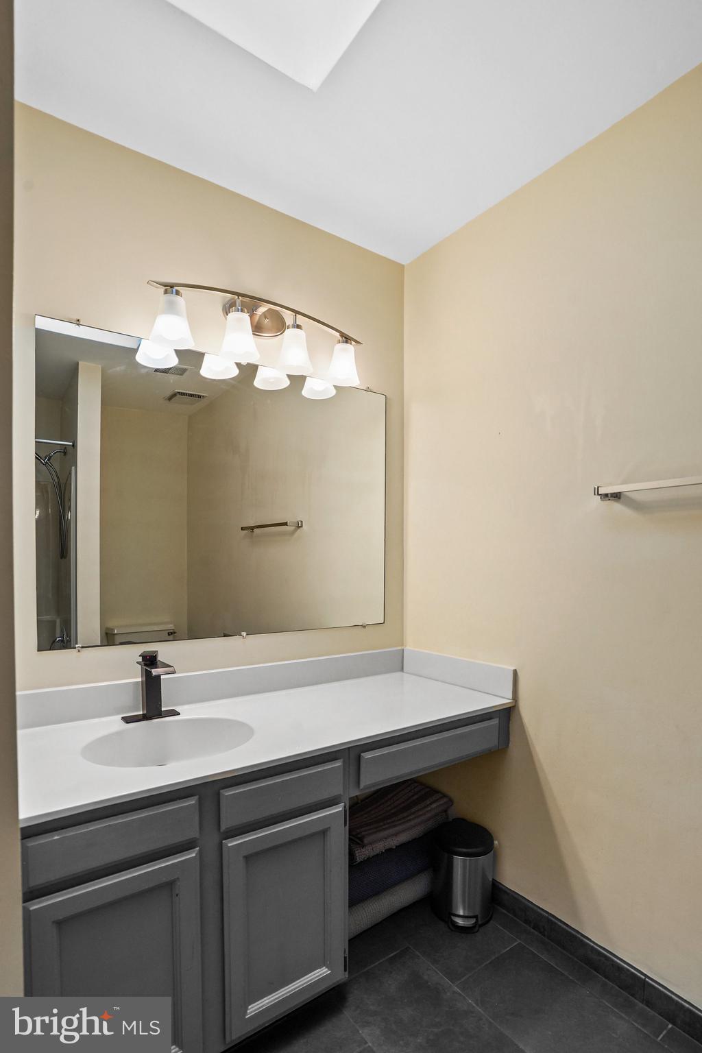 2247 CEDAR COVE COURT