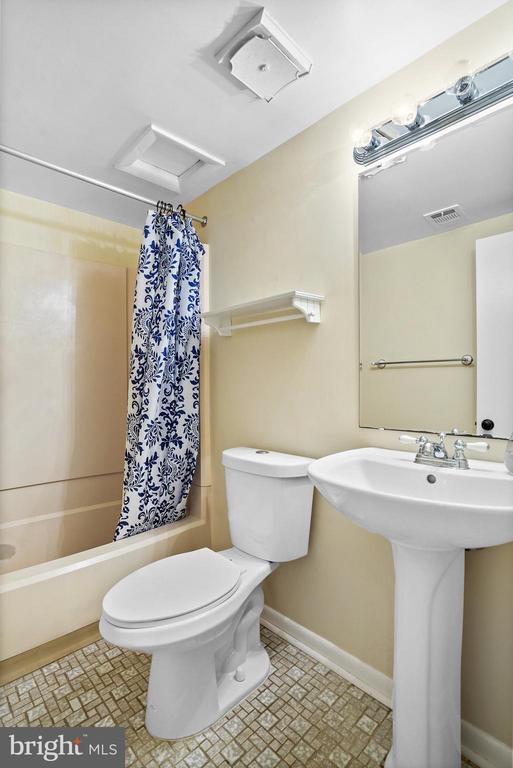 2247 CEDAR COVE COURT