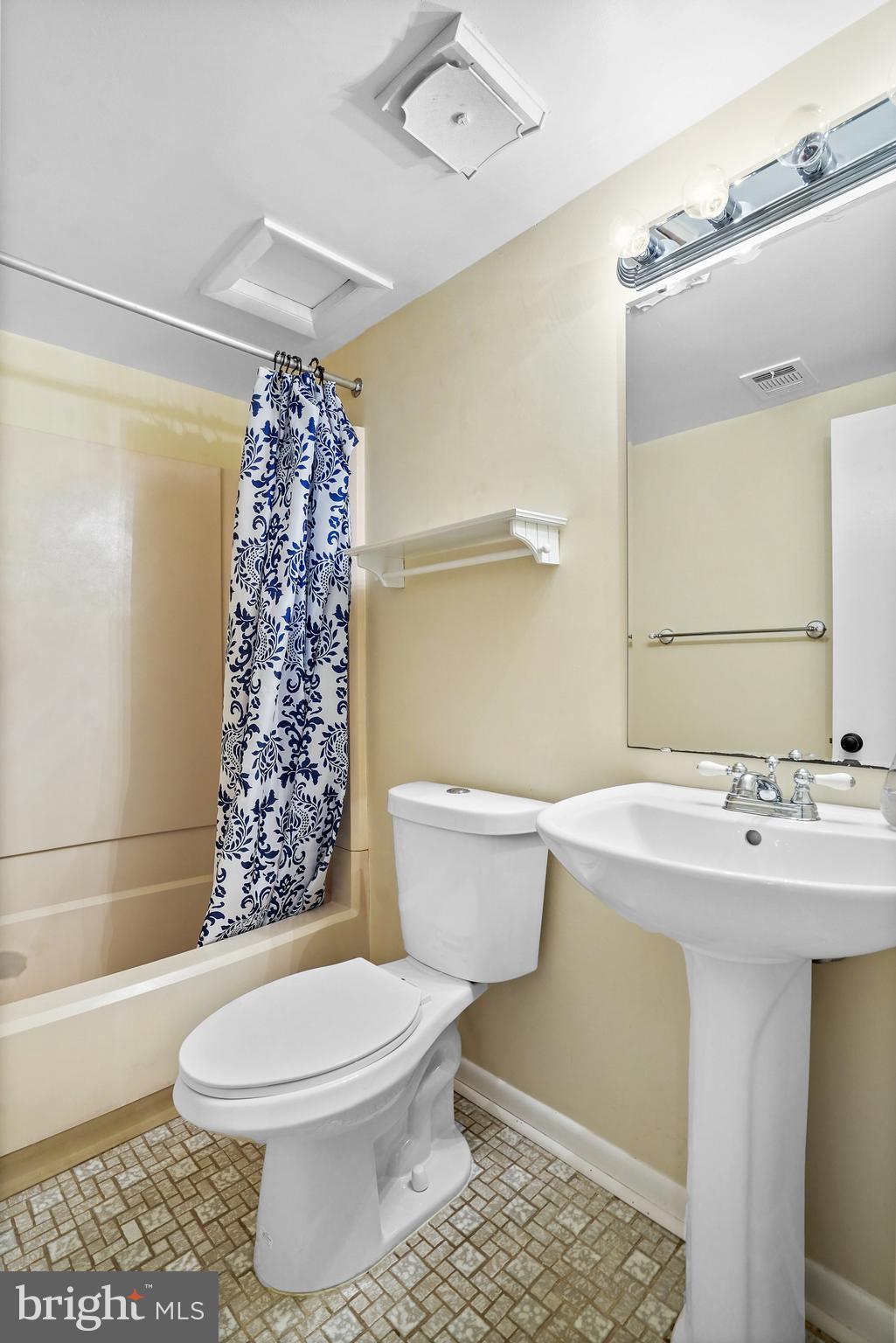 2247 CEDAR COVE COURT