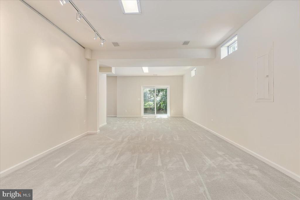 12221 HARBOR TOWN CIRCLE
