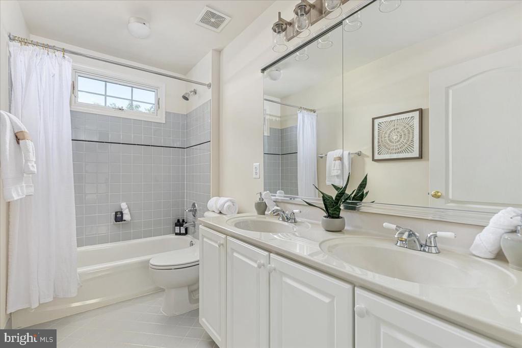 12221 HARBOR TOWN CIRCLE