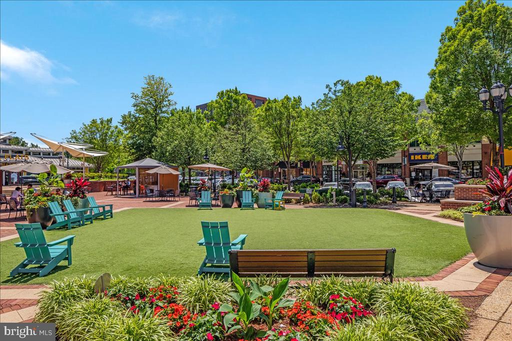 12221 HARBOR TOWN CIRCLE
