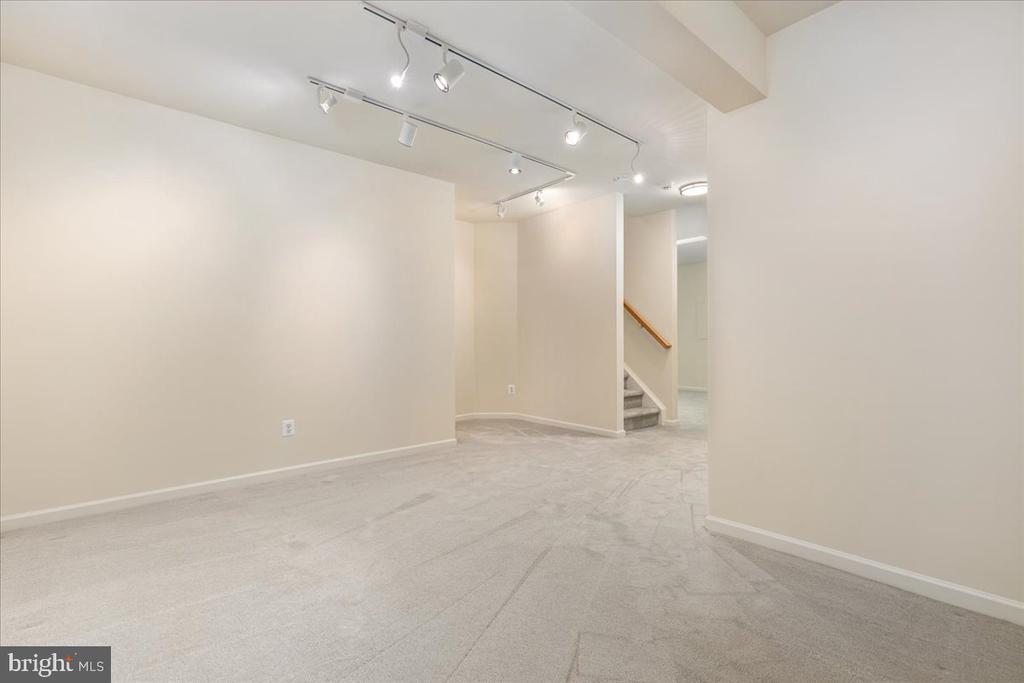 12221 HARBOR TOWN CIRCLE